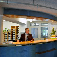 Foto einer Infothek im Finanzamt