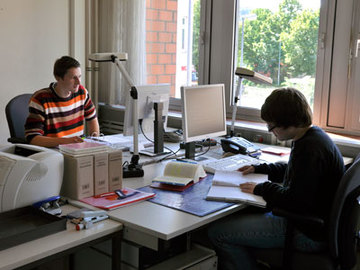 Foto zweier Studierender